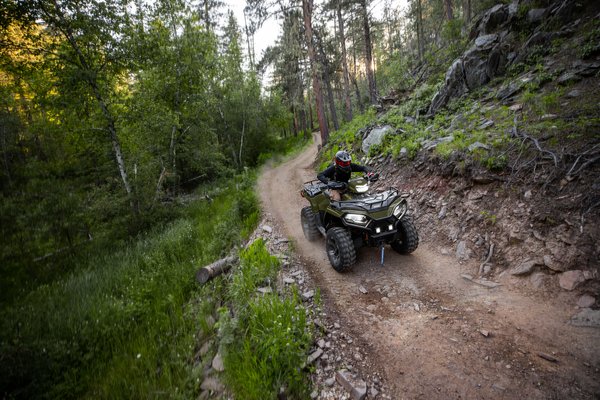 WebMedium_JPG-2026-orv-atv-570-premium-treeline-green-metallic-image-riding-SIX6538-07746