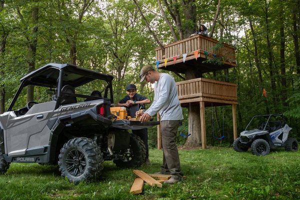 WebMedium_JPG-2026-orv-grl-1000-sport-ghostgray-image-lifestyle-SIX6599-05042