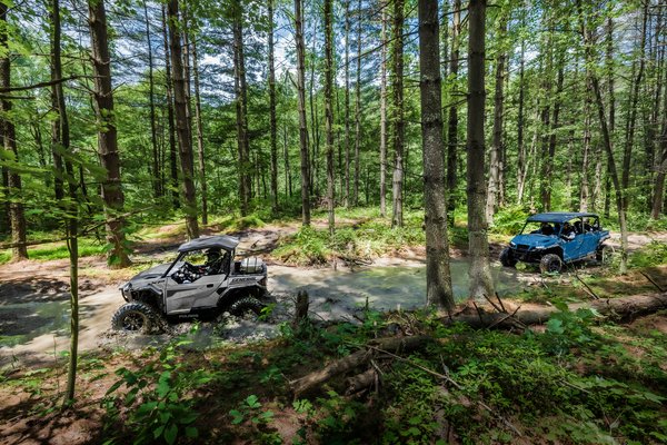 WebMedium_JPG-2026-orv-grl-group-image-riding-SIX6600-01514