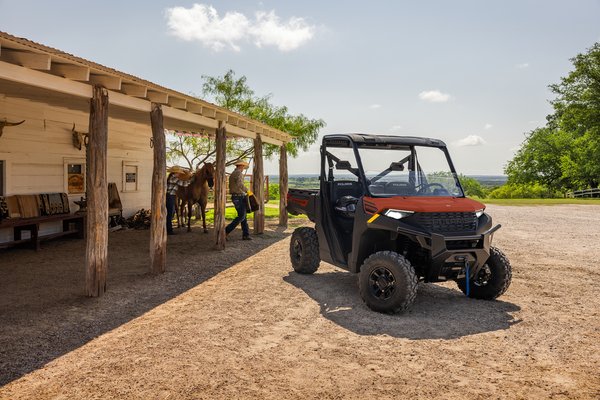 WebMedium_JPG-2026-orv-rgr-1000-premium-rover-rust-image-lifestyle-SIX6605-01980