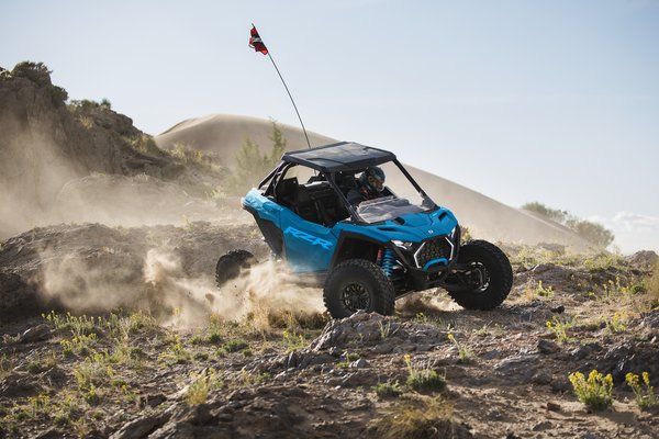 WebMedium_JPG-2026-orv-rzr-pro-s-ultimate-earth-blue-image-riding-3153
